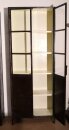 Schrank mit halber Glasfront